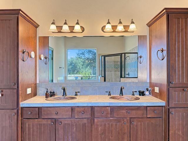 425 Youngblood Trail, Mountain Home, TX 78058