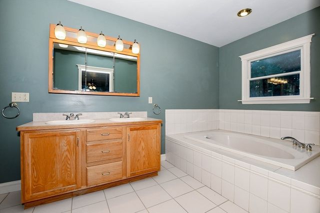 850 Main St, Wareham, MA 02576