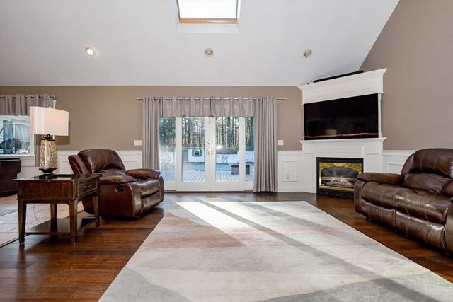 850 Main St, Wareham, MA 02576