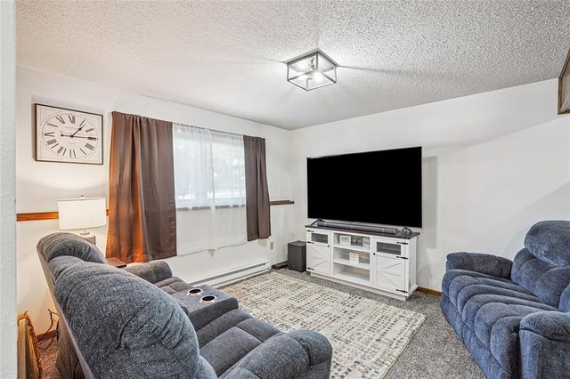 107 10th Avenue SW, Altoona, IA 50009