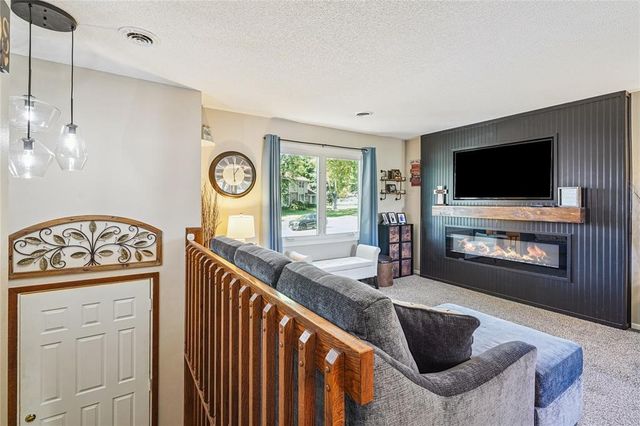 107 10th Avenue SW, Altoona, IA 50009