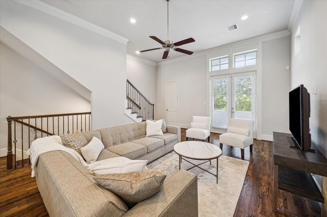 2048 Fannin Station S, Houston, TX 77045