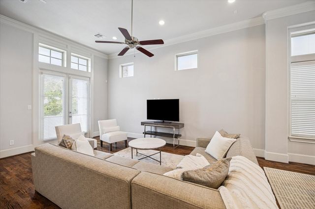 2048 Fannin Station S, Houston, TX 77045