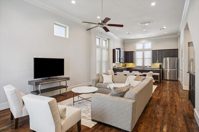 2048 Fannin Station S, Houston, TX 77045
