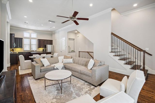 2048 Fannin Station S, Houston, TX 77045