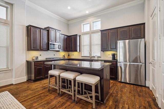 2048 Fannin Station S, Houston, TX 77045