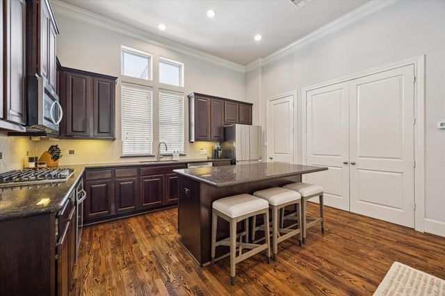 2048 Fannin Station S, Houston, TX 77045