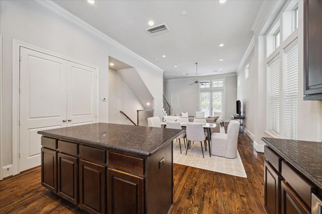 2048 Fannin Station S, Houston, TX 77045