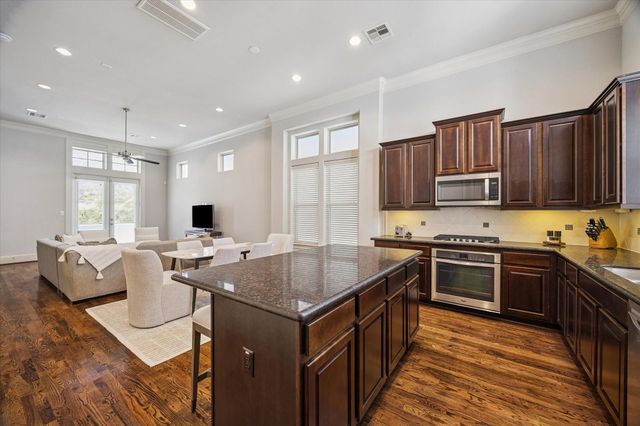 2048 Fannin Station S, Houston, TX 77045