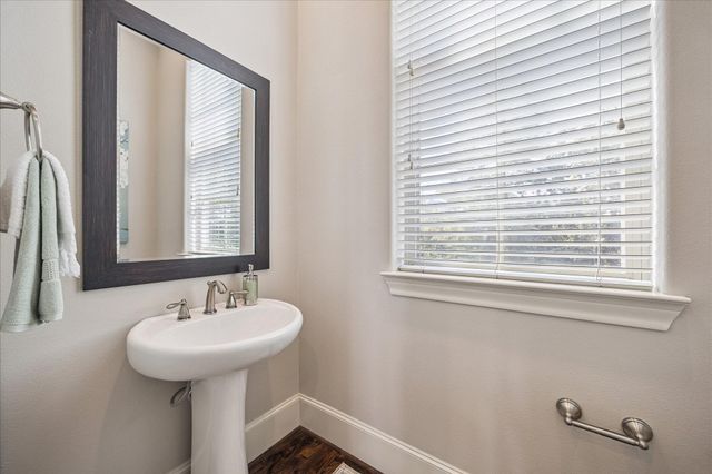 2048 Fannin Station S, Houston, TX 77045