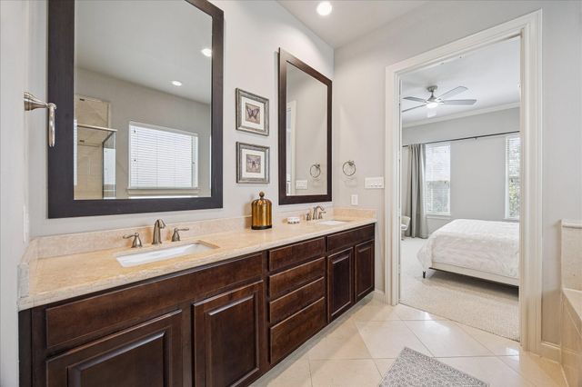 2048 Fannin Station S, Houston, TX 77045