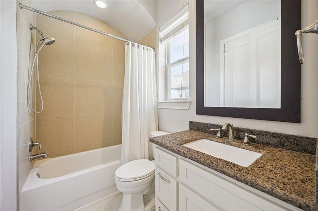 2048 Fannin Station S, Houston, TX 77045