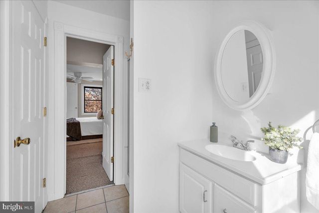 823 S 10TH ST, Philadelphia, PA 19147