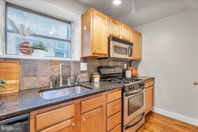 823 S 10TH ST, Philadelphia, PA 19147