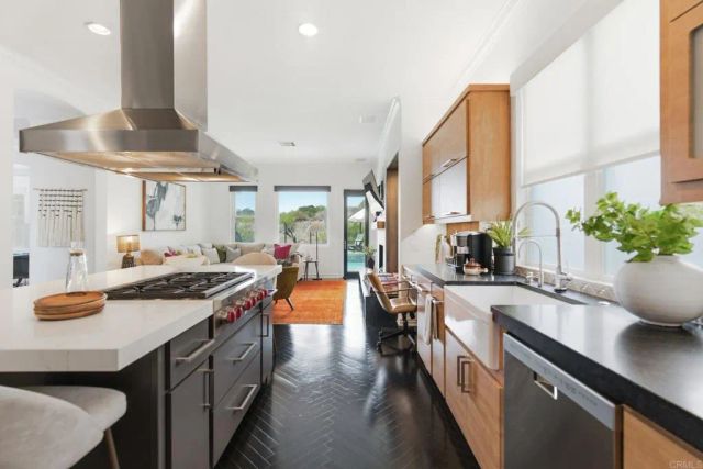 4046 Lago Di Grata Cir, San Diego, CA 92130
