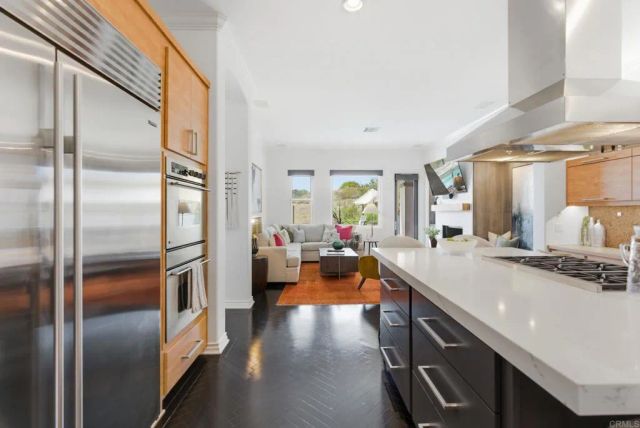 4046 Lago Di Grata Cir, San Diego, CA 92130