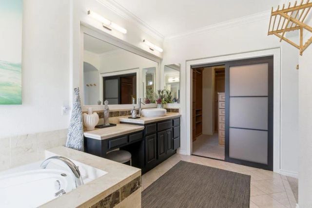 4046 Lago Di Grata Cir, San Diego, CA 92130