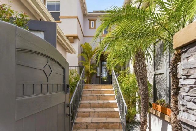 4046 Lago Di Grata Cir, San Diego, CA 92130