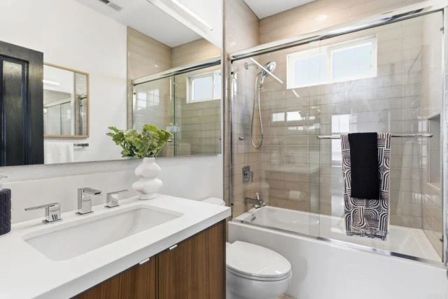4046 Lago Di Grata Cir, San Diego, CA 92130