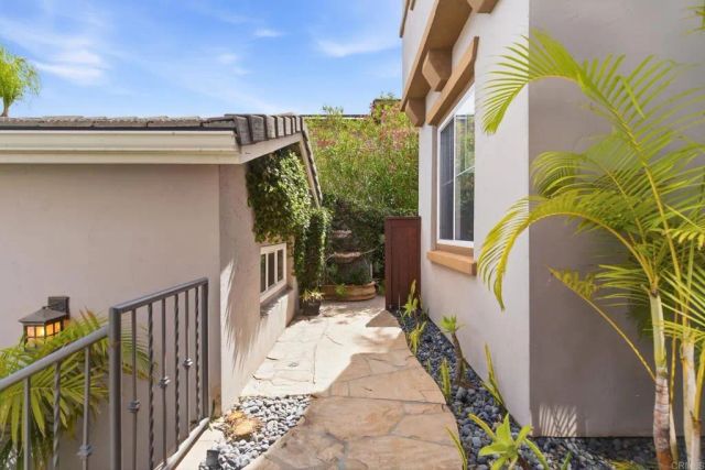 4046 Lago Di Grata Cir, San Diego, CA 92130