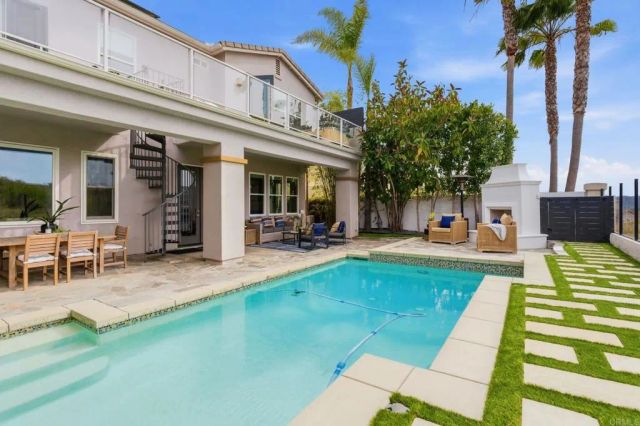 4046 Lago Di Grata Cir, San Diego, CA 92130