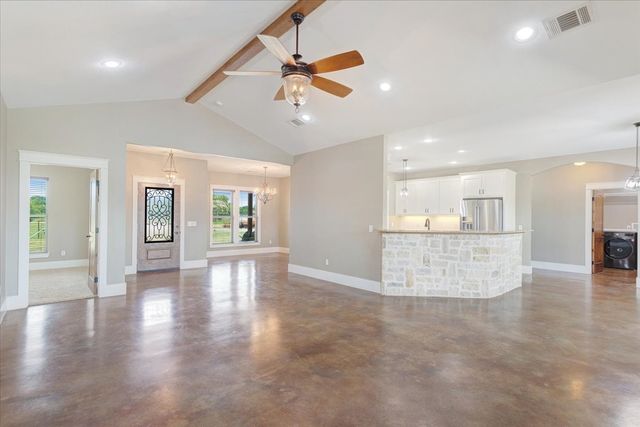 516 Spring Town Road, Van Alstyne, TX 75495