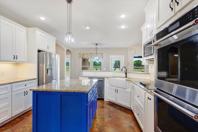 516 Spring Town Road, Van Alstyne, TX 75495