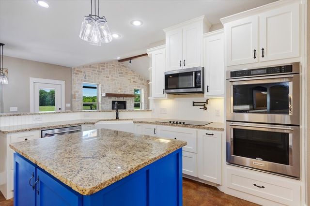 516 Spring Town Road, Van Alstyne, TX 75495