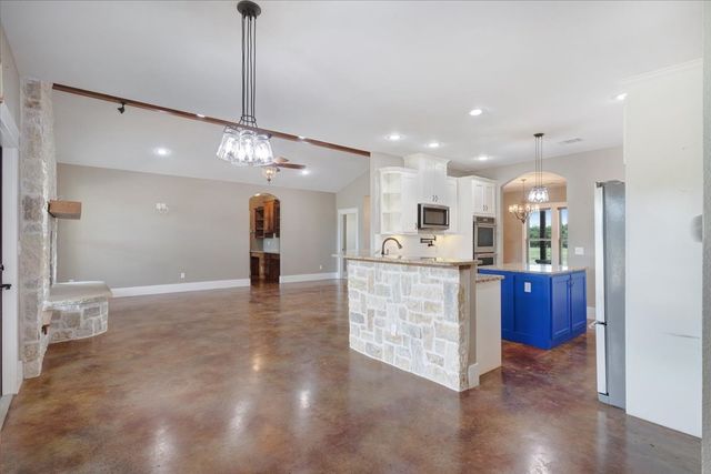 516 Spring Town Road, Van Alstyne, TX 75495