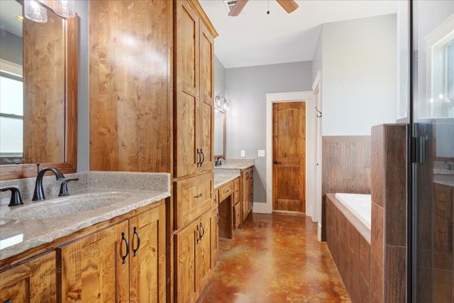 516 Spring Town Road, Van Alstyne, TX 75495