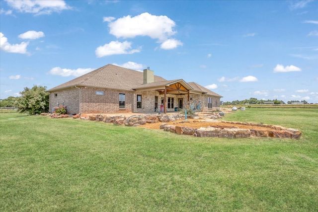 516 Spring Town Road, Van Alstyne, TX 75495