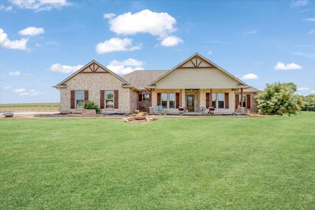 516 Spring Town Road, Van Alstyne, TX 75495