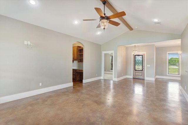 516 Spring Town Road, Van Alstyne, TX 75495