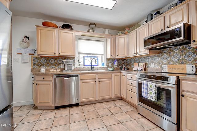 413 West D Street, Elizabethton, TN 37643