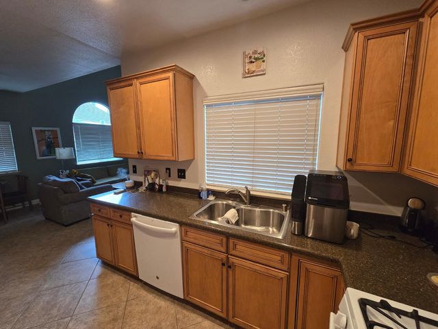 672 Shasta Oaks Cir, Roseville, CA 95678