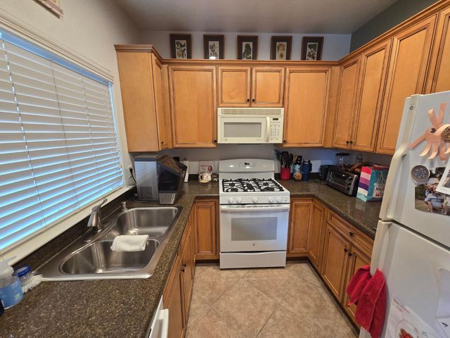 672 Shasta Oaks Cir, Roseville, CA 95678