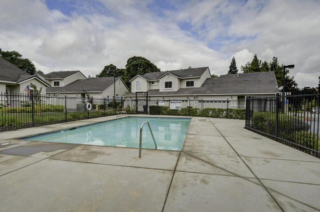 672 Shasta Oaks Cir, Roseville, CA 95678