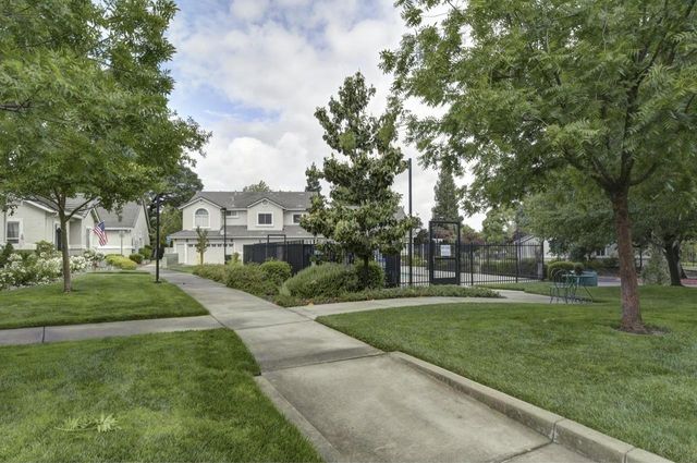 672 Shasta Oaks Cir, Roseville, CA 95678