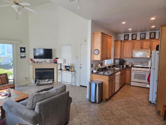 672 Shasta Oaks Cir, Roseville, CA 95678