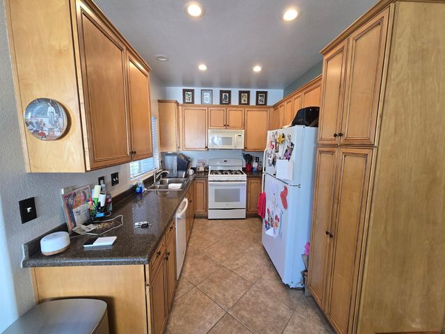 672 Shasta Oaks Cir, Roseville, CA 95678