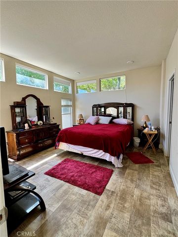 27 Essex Drive, Northridge, CA 91324