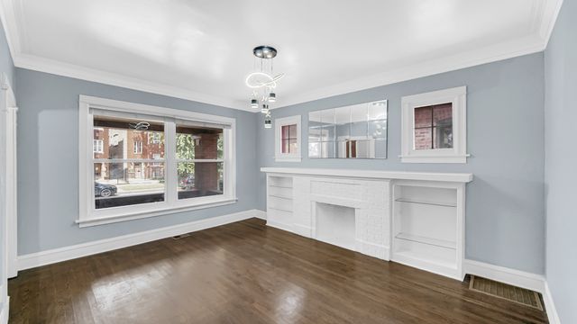 7819 S colfax Avenue, Chicago, IL 60649
