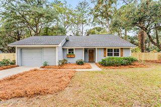 10 Chesterfield Lake Drive, Beaufort, SC 29906
