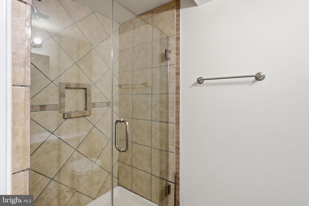 Image 10 of property listing at 13001 WINDBROOK DR, Clinton, MD 20735