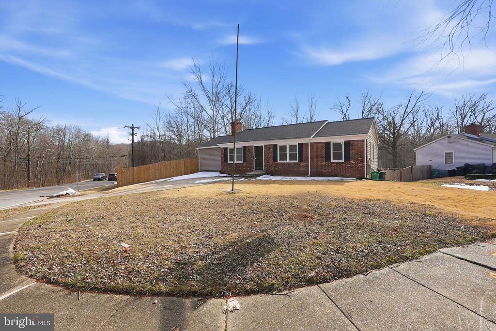 Image 3 of property listing at 13001 WINDBROOK DR, Clinton, MD 20735
