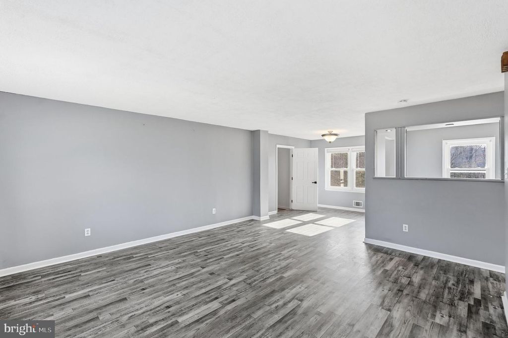 Image 4 of property listing at 13001 WINDBROOK DR, Clinton, MD 20735