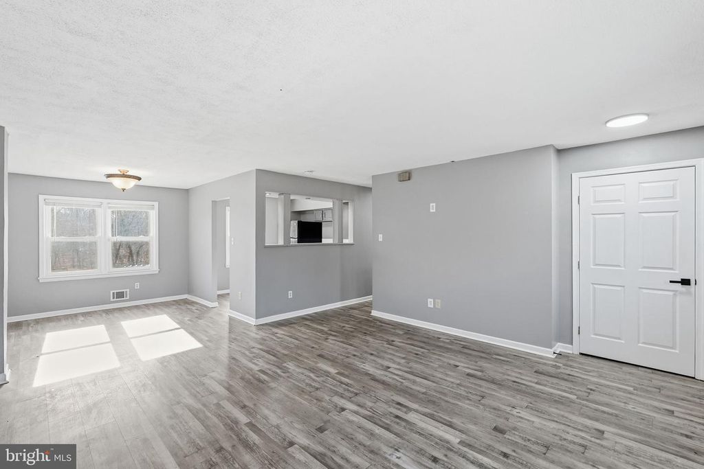 Image 5 of property listing at 13001 WINDBROOK DR, Clinton, MD 20735