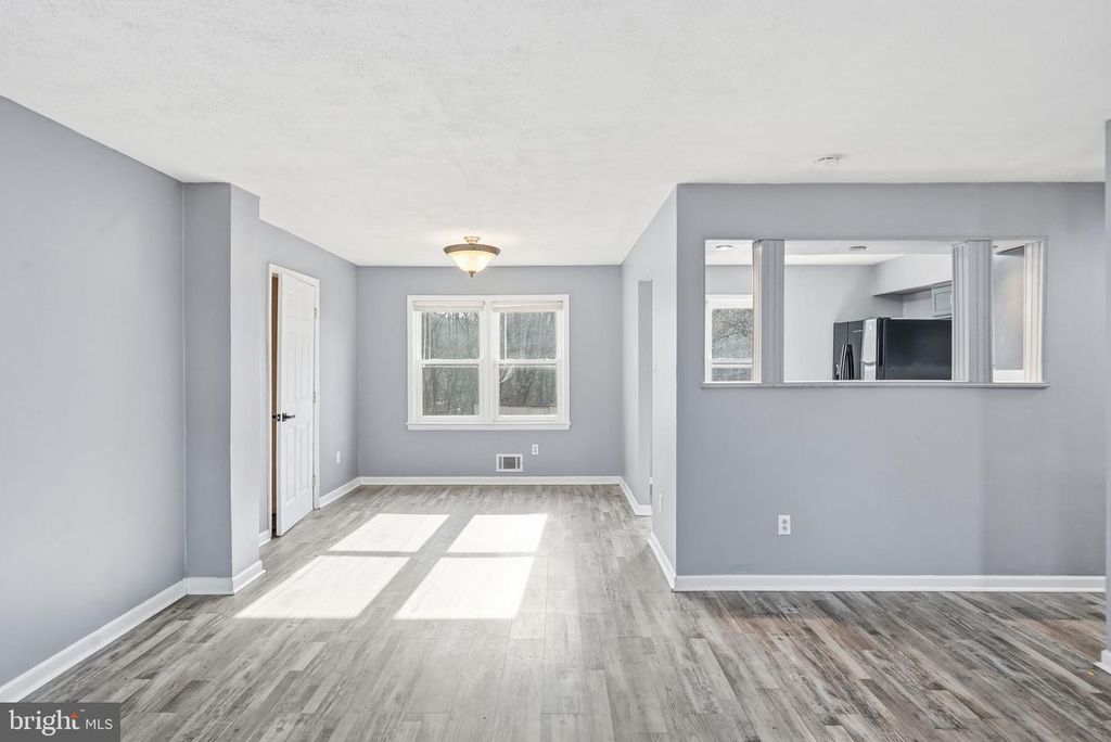 Image 6 of property listing at 13001 WINDBROOK DR, Clinton, MD 20735
