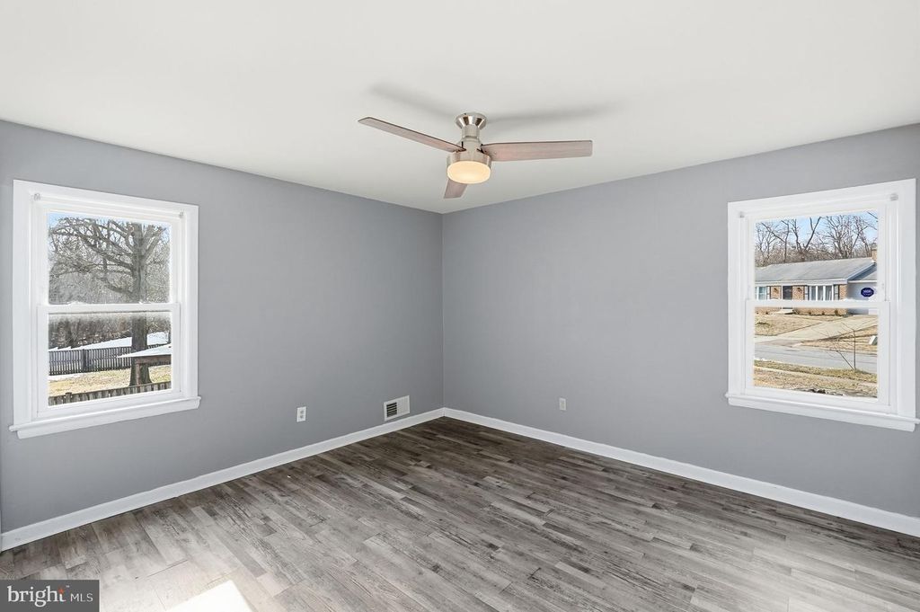 Image 9 of property listing at 13001 WINDBROOK DR, Clinton, MD 20735