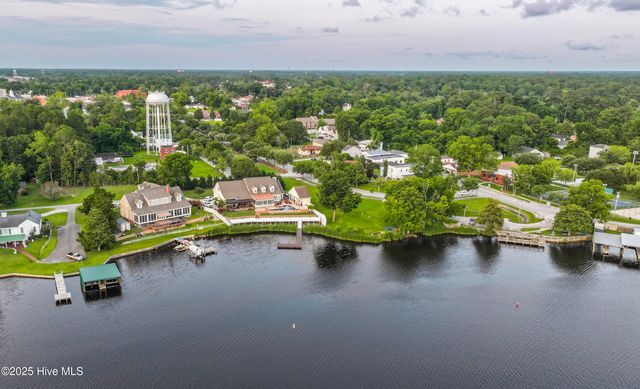1 Burton Place, Jacksonville, NC 28540